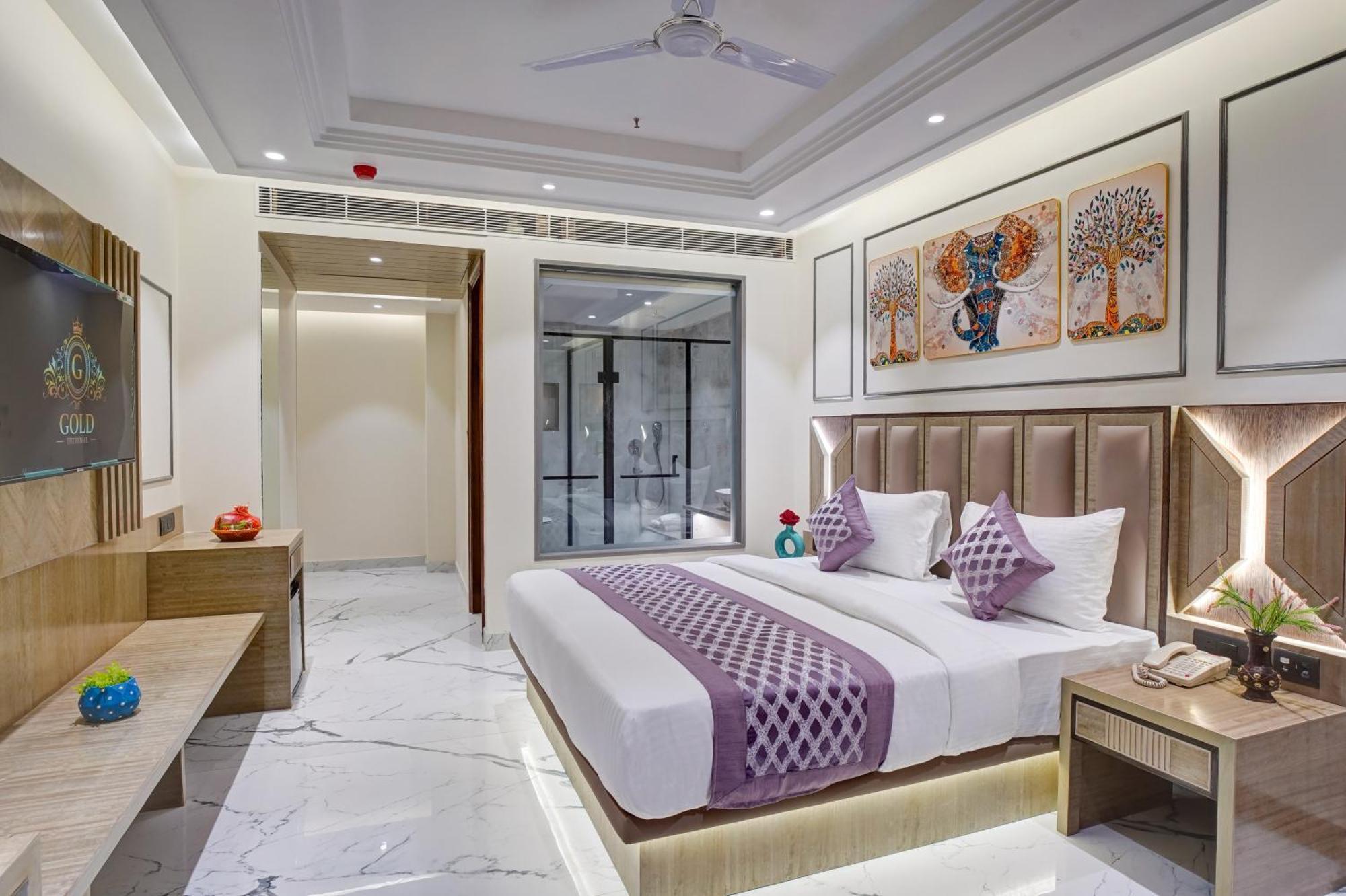 Newly Built Gold The Royal With Rooftop Restaurant - 2Mins Walk From New Delhi Rail Station & 5Mins From Connaught Place Buitenkant foto
