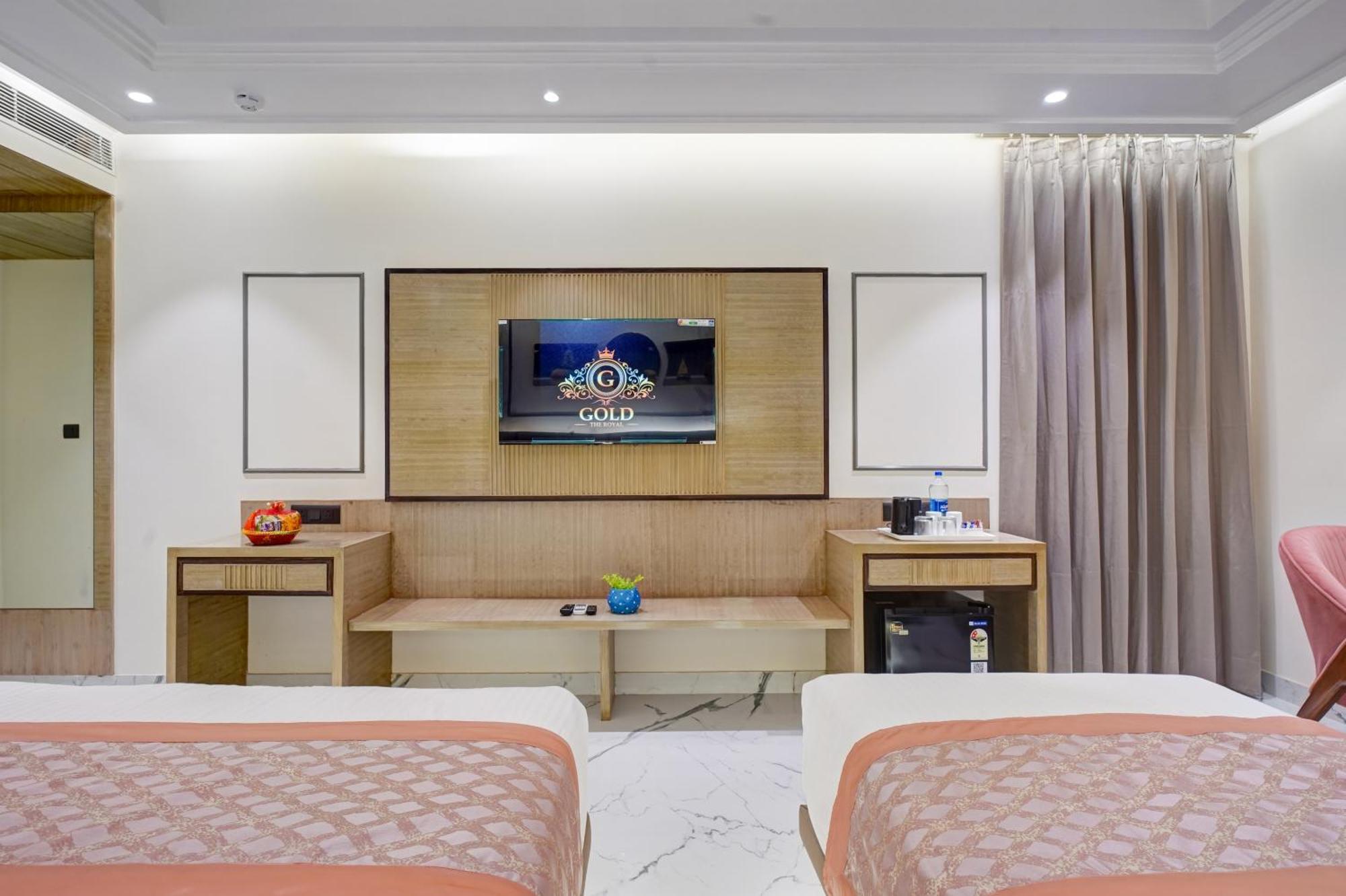 Newly Built Gold The Royal With Rooftop Restaurant - 2Mins Walk From New Delhi Rail Station & 5Mins From Connaught Place Buitenkant foto