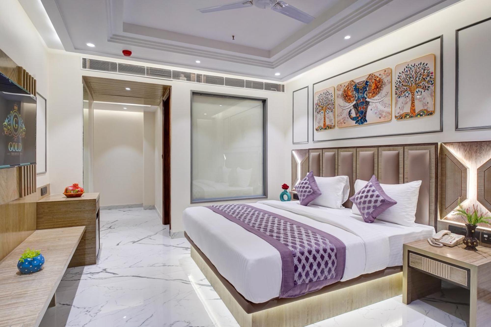 Newly Built Gold The Royal With Rooftop Restaurant - 2Mins Walk From New Delhi Rail Station & 5Mins From Connaught Place Buitenkant foto