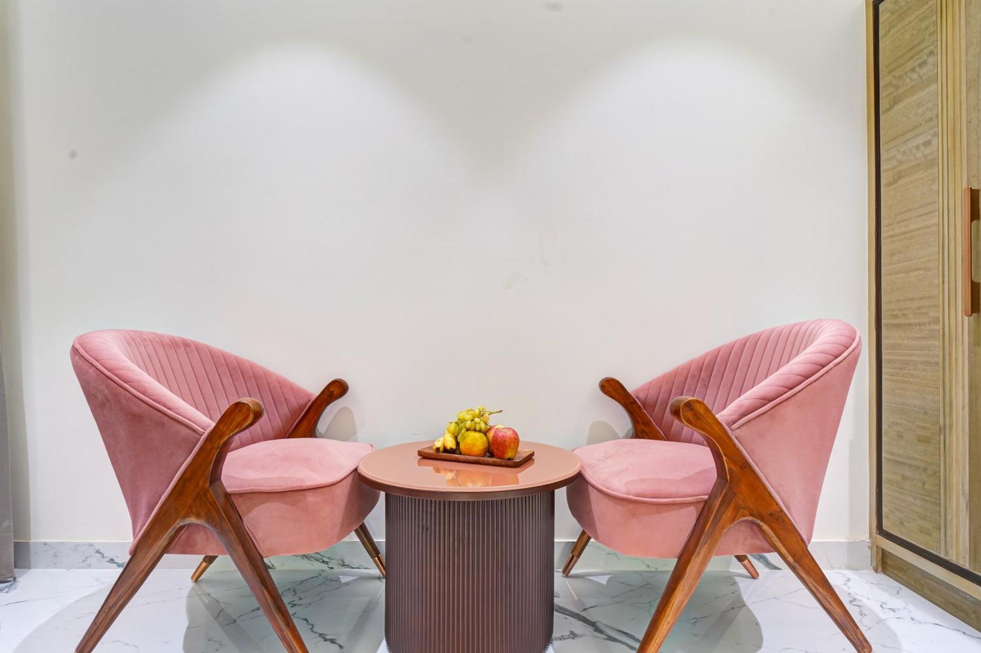 Newly Built Gold The Royal With Rooftop Restaurant - 2Mins Walk From New Delhi Rail Station & 5Mins From Connaught Place Buitenkant foto