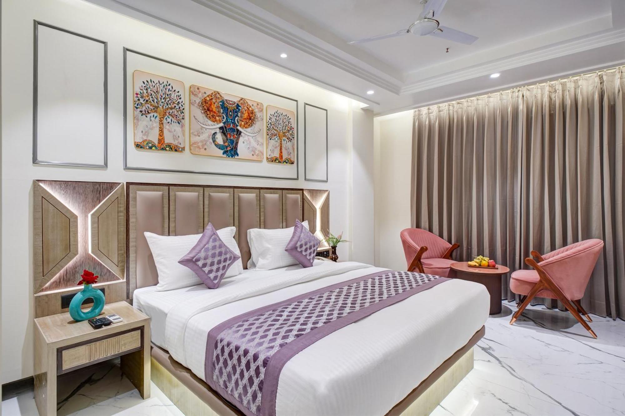 Newly Built Gold The Royal With Rooftop Restaurant - 2Mins Walk From New Delhi Rail Station & 5Mins From Connaught Place Buitenkant foto
