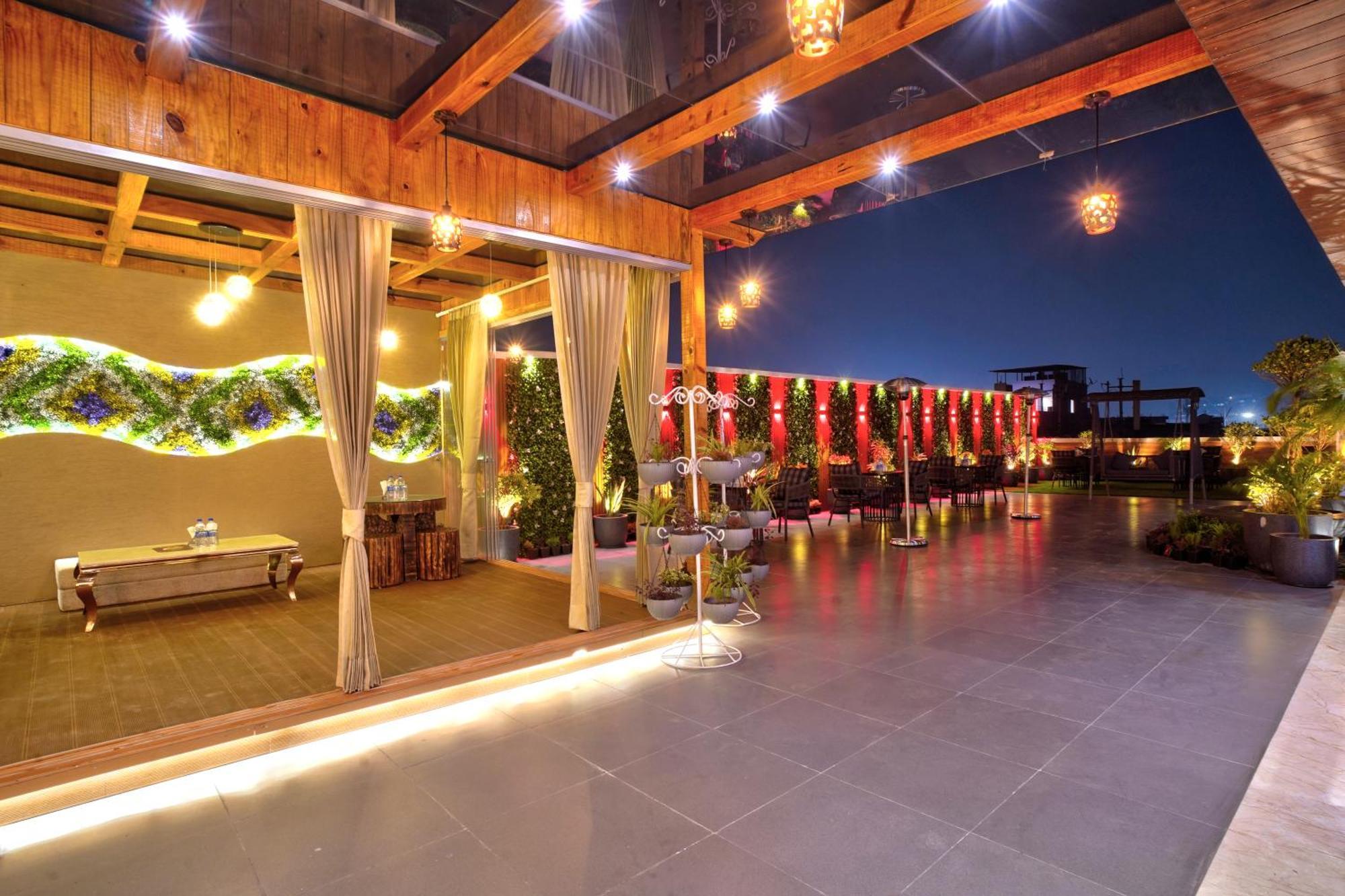 Newly Built Gold The Royal With Rooftop Restaurant - 2Mins Walk From New Delhi Rail Station & 5Mins From Connaught Place Buitenkant foto