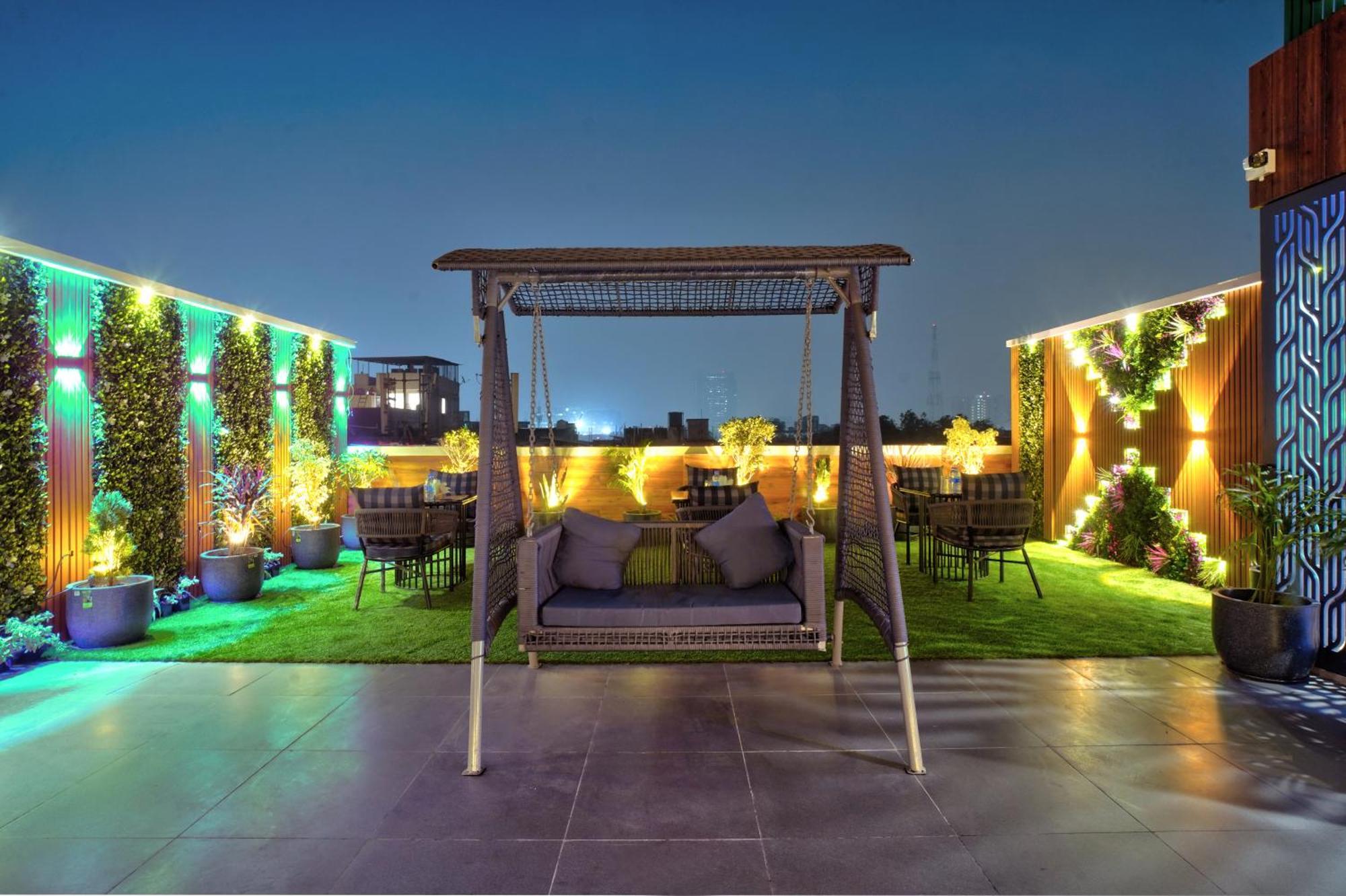 Newly Built Gold The Royal With Rooftop Restaurant - 2Mins Walk From New Delhi Rail Station & 5Mins From Connaught Place Buitenkant foto