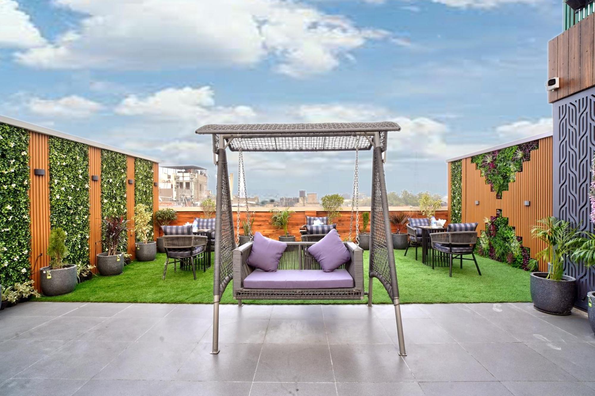 Newly Built Gold The Royal With Rooftop Restaurant - 2Mins Walk From New Delhi Rail Station & 5Mins From Connaught Place Buitenkant foto
